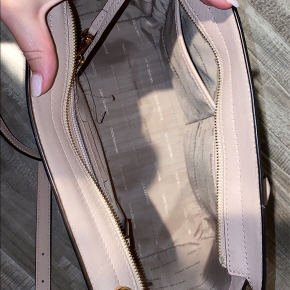 michael kors purse - Picture 3 of 3